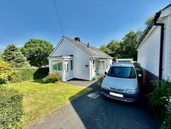 3 bed property, in Glasgoed, £195,000
