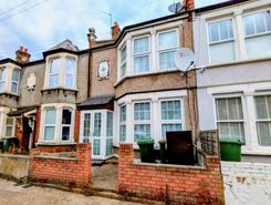 3 bed property, in Henniker Gardens, £475,000