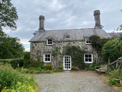 3 bed property, in Bryncoedifor Cottage, £375,000
