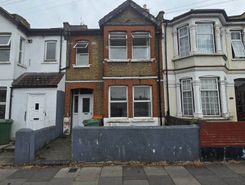3 bed property, in Sibley Grove, £490,000