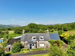 3 bed property, in Henblas, £385,000