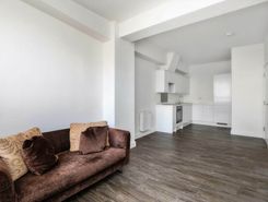 1 bed property, in Skyline Apartments, £150,000