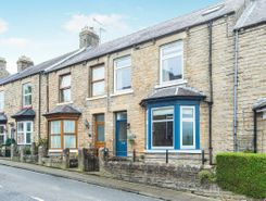 4 bed property, in Greenfell View, £240,000