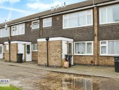 2 bed property, in Fosse Road North, £115,000