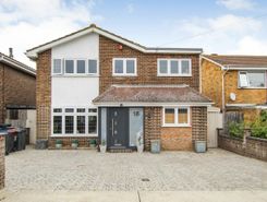 4 bed property, in Spring Walk, £799,950