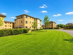 2 bed property, in Marine Court, £160,000