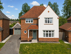 4 bed property, in Conisbrough Grove, £550,000
