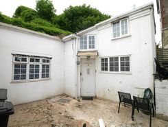 2 bed property, in St. Margarets, £80,000