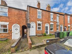 2 bed property, in Worcester WR1, £200,000