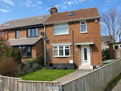 2 bed property, in Highfield Road, £110,000