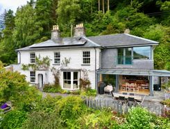 4 bed property, in Brynhyfryd, £695,000