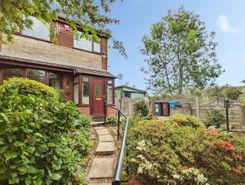 3 bed property, in Lynwood Drive, £225,000