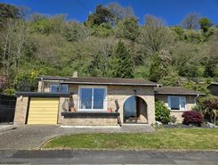 3 bed property, in Foxcombe, £390,000