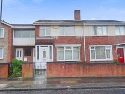 2 bed property, in Eastport Road, £60,000