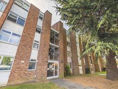 1 bed property, in Gatewick Close, £150,000