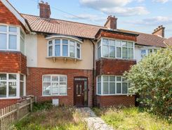 4 bed property, in Navarino Road, £500,000