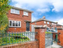 3 bed property, in Potternewton Crescent, £260,000