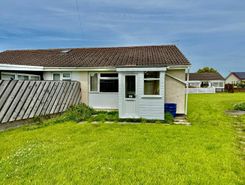 2 bed property, in 62 Glan Y Mor, £79,995