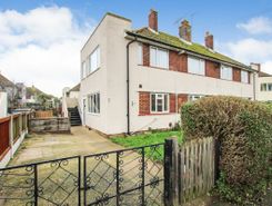 2 bed property, in St Johns Avenue, £150,000
