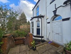 2 bed property, in 511 Bury Old Road, £175,000