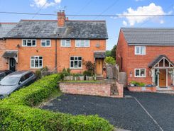 3 bed property, in Worcester WR6, £375,000