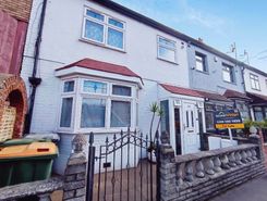 4 bed property, in Kempton Road, £525,000