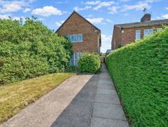 3 bed property, in Hawthorn Road, £185,000