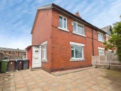 3 bed property, in Chapel Street, £195,000