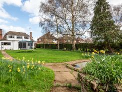 4 bed property, in Hill View Road, £430,000
