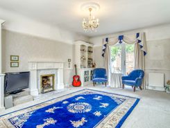 4 bed property, in Orchard Avenue, £800,000