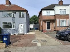 4 bed property, in Mount Grove, £588,000