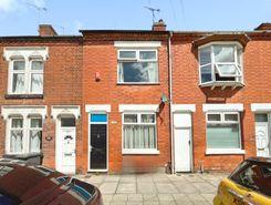 2 bed property, in Wordsworth Road, £190,000