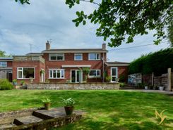 4 bed property, in Kidderminster DY14, £700,000