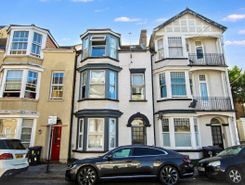 3 bed property, in Dolphin Street, £270,000