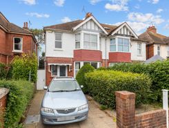 3 bed property, in Valencia Road, £450,000