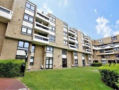 1 bed property, in Collingwood Court, £30,000