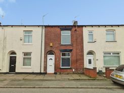 2 bed property, in Turf Lane, £140,000