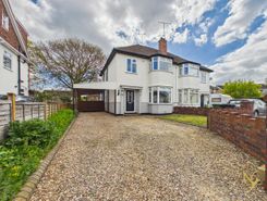 3 bed property, in Worcester WR3, £330,000