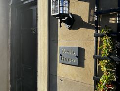 3 bed property, in Southgate, £295,000