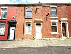2 bed property, in Dyson Street, £75,000