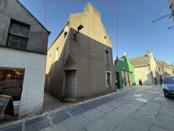 Land, in 33 Victoria Street, £95,000