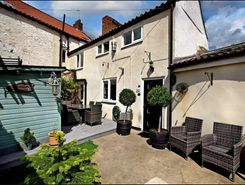 3 bed property, in Bridgegate, £225,000