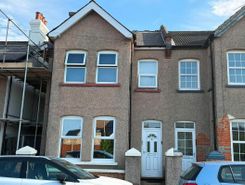 2 bed property, in Fleetwood Avenue, £160,000
