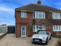 3 bed property, in Strathmore Road, £415,000