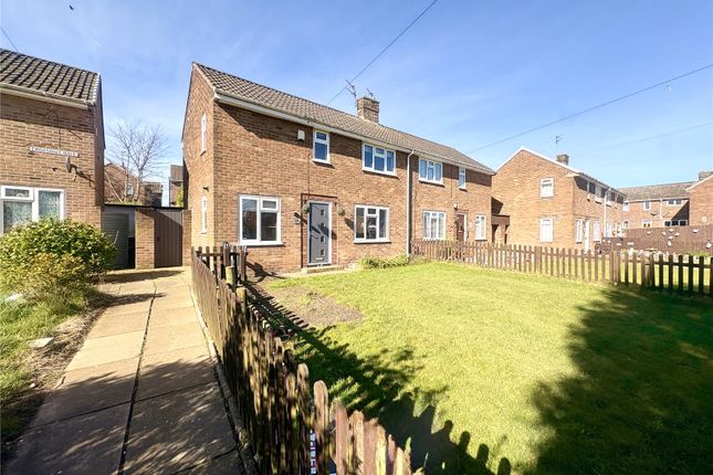 2 bed property, in Easington Crescent, £120,000