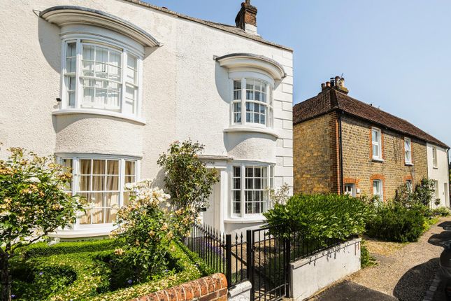 2 bed property, in Grove Street, £575,000