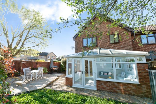 2 bed property, in Teazlewood Park, £350,000
