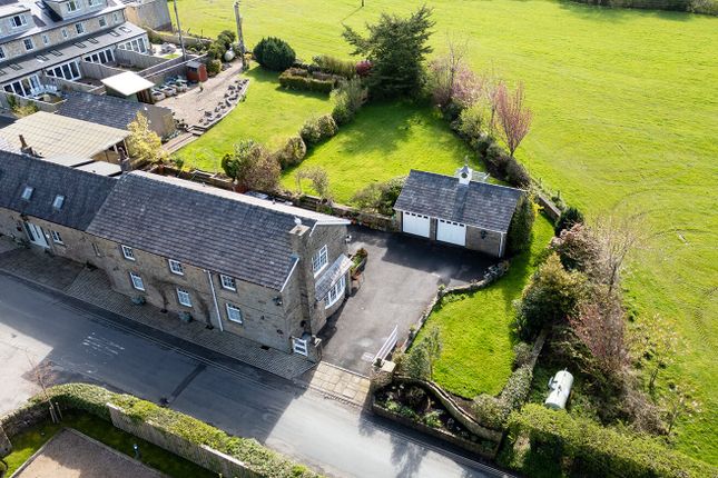 3 bed property, in Horns Farmhouse, £525,000