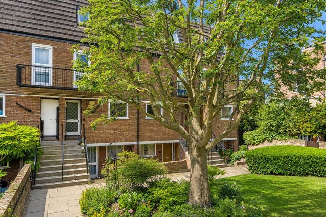 Studio, in St. Andrews Square, £325,000
