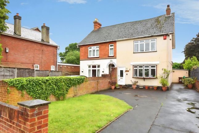 3 bed property, in Yorktown Road, £450,000